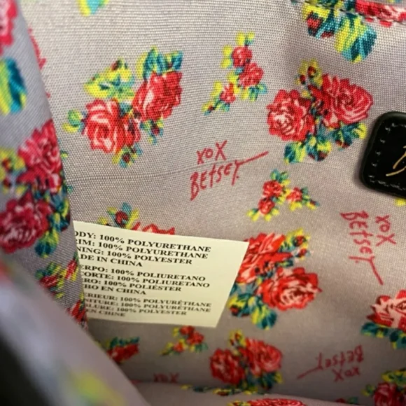 Betsey Johnson Heart Black Crossbody - Picture 6 of 12